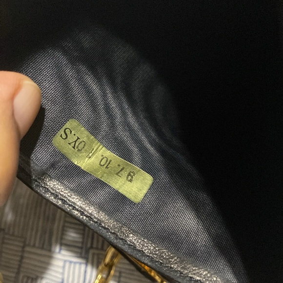 Chanel caviar wallet -converted to a WOC. Small and there is an insert included - Picture 15 of 17